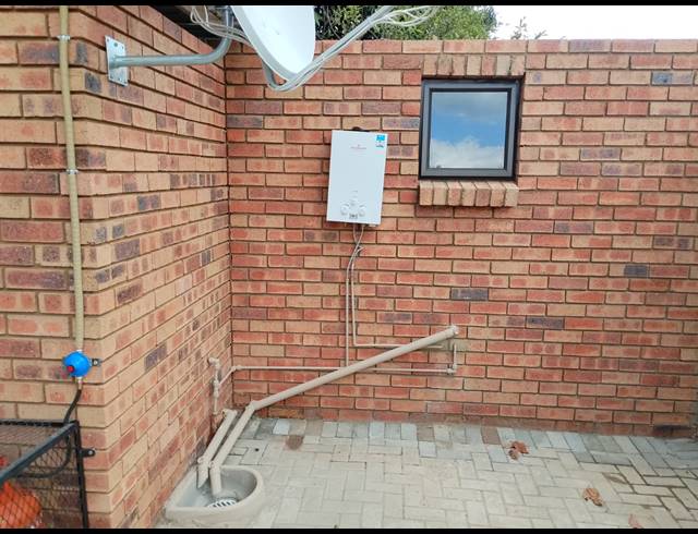 3 BEDROOM FREEHOLD FOR SALE IN OOS EINDE